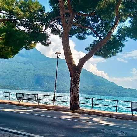 Porto Vecchio - Charming Lakefront In The Heart Of