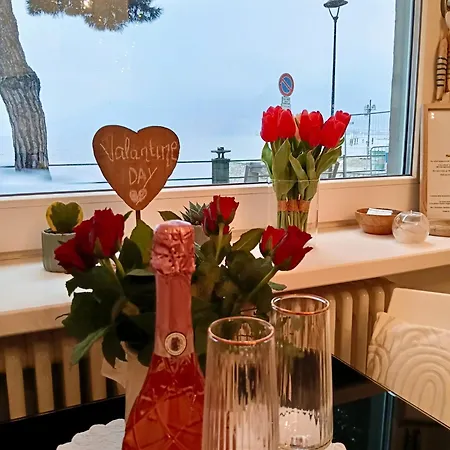 Porto Vecchio - Charming Lakefront In The Heart Of דירה דומאסו