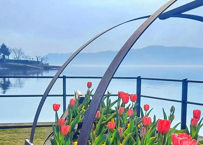 Porto Vecchio - Charming Lakefront In The Heart Of דירה