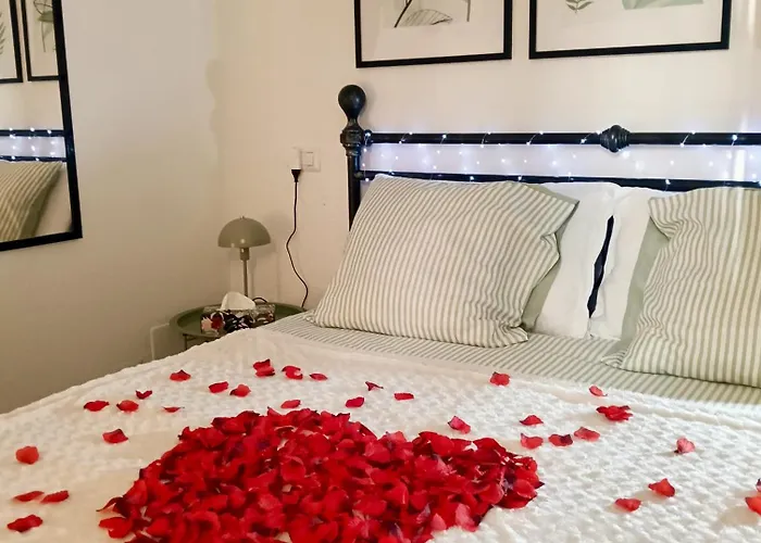 Porto Vecchio - Charming Lakefront In The Heart Of דירה דומאסו